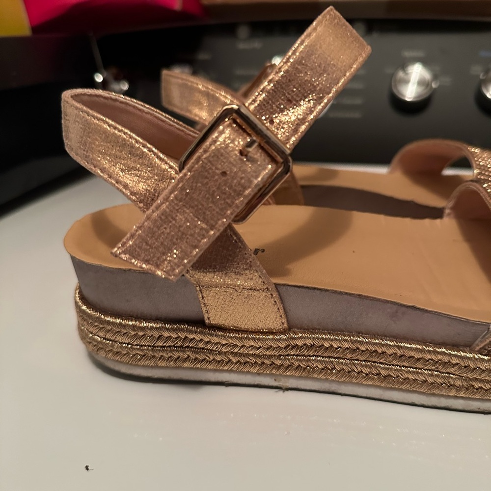 Forever Link Gold Wedges - Picture 3 of 7